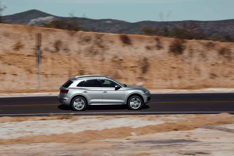  Audi Q5 2.0T Quattro 2017 года  (NA) (фото 27 из 40)